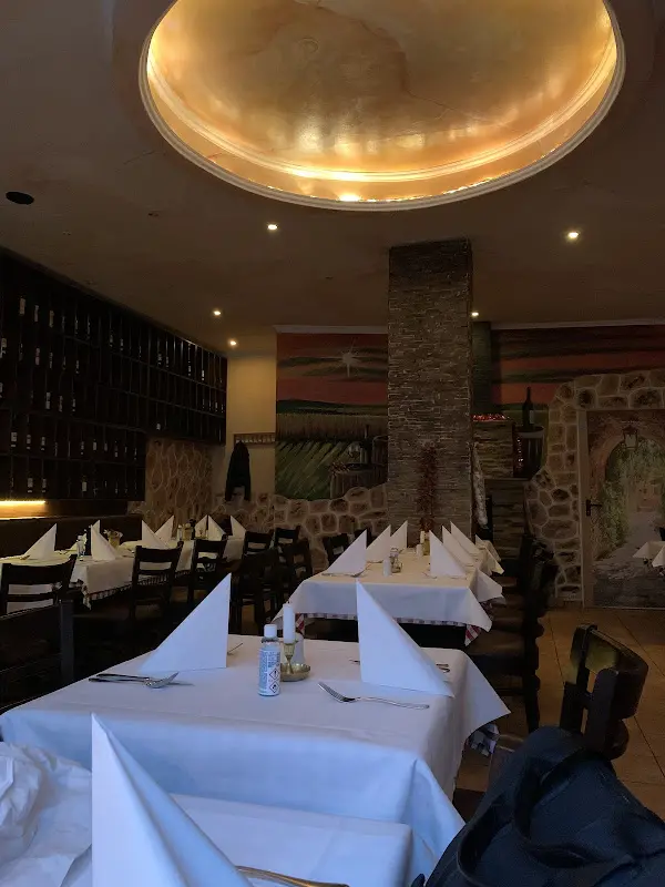 Tim Zurmöhle_La Famiglia_Berlin_review