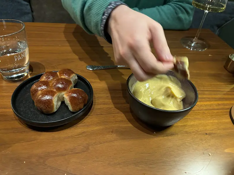 Lu We_Naná_Main_review