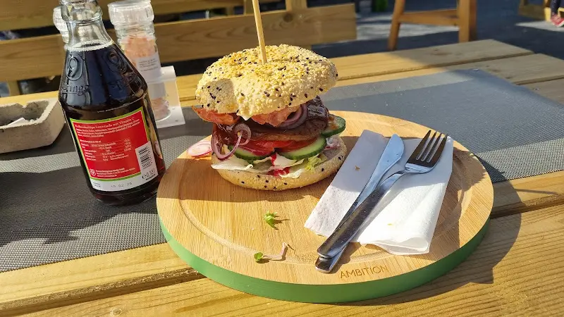 Juri's Grillmaster Currywurst Burger ristorante a Beeskow