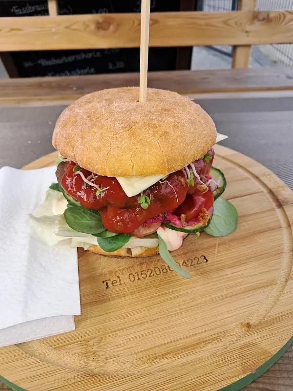 Juri's Grillmaster Currywurst Burger_Beeskow_slider_image_2