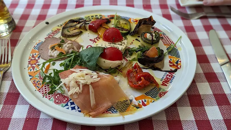 Salvia_Neuendorf_slider_image_3