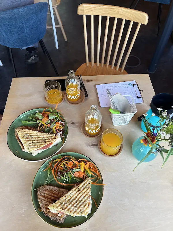 Hedieh Rouhi_WaldRaum Café und live Music Bar_Borkheide_review