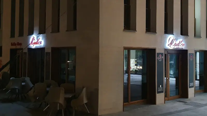 Kaffeehaus Madlen im neuen Rathaus_Berlin_slider_image_1