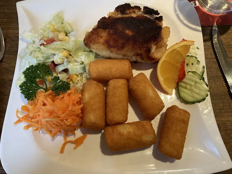 Sarah Schulz_Gaststätte „Zur Oase“_Calau_review