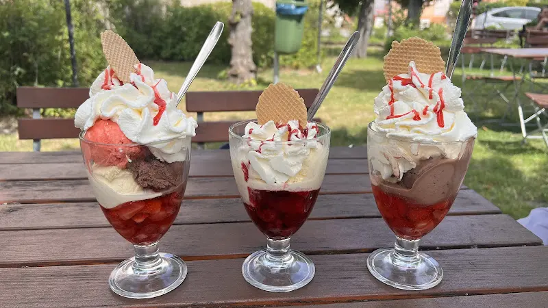 Hotel- Restaurant- Eiscafe 