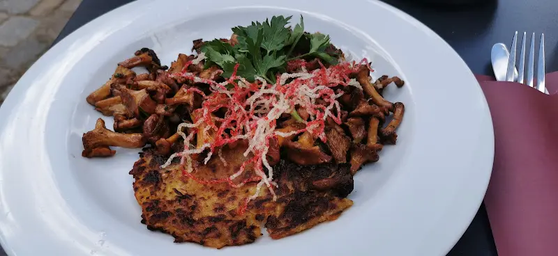 Petra on a broom_Restaurant Remise_Havel_review