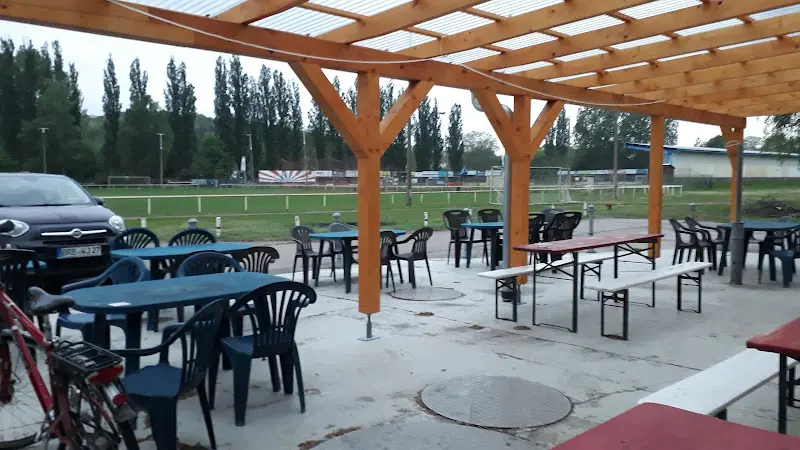 Gaststätte zum Elfmeter restaurant in Havel