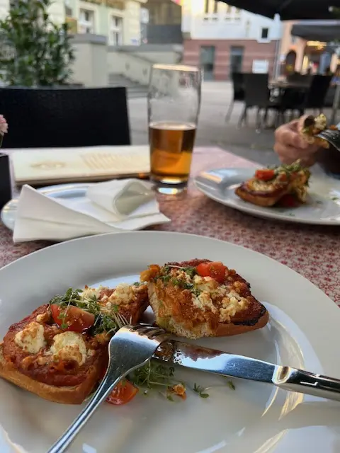 Aya Feurst (Ogoola Karuta)_Esscobar - Cottbus_Cottbus_review