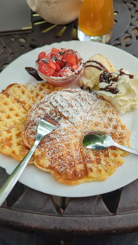 Jan Boehm_Café und Pension 