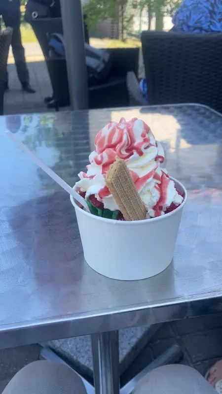 Berlin42_Ice Cafe to Eismann_Dallgow-Döberitz_review