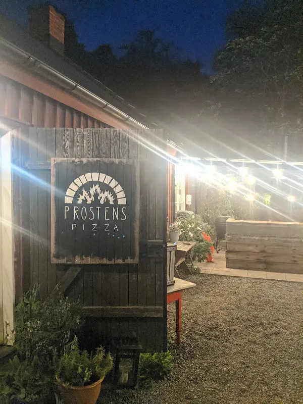 Karl Sandell_Prostens Pizza_Sweden_recensione