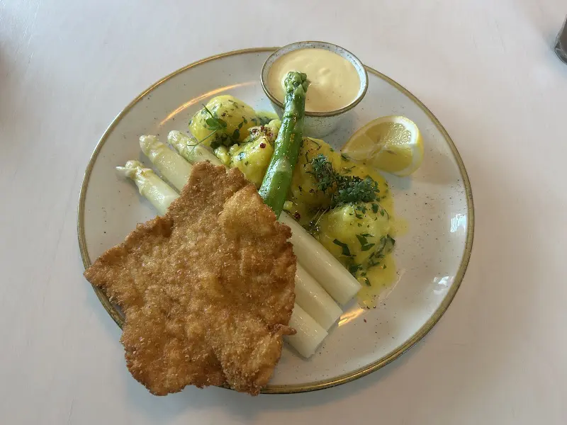 Nadine Lindner_Erics Wirtschaft_Fehrbellin_recensione