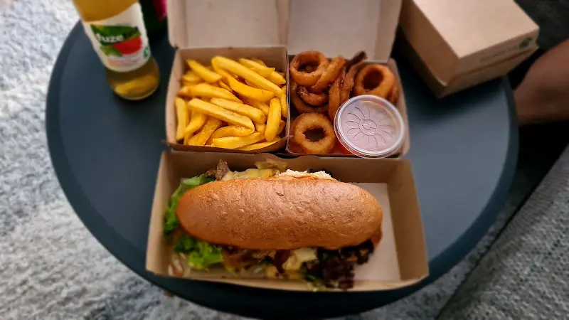 Stefanie Stahn_Imbiss Kultur_Finsterwalde_review