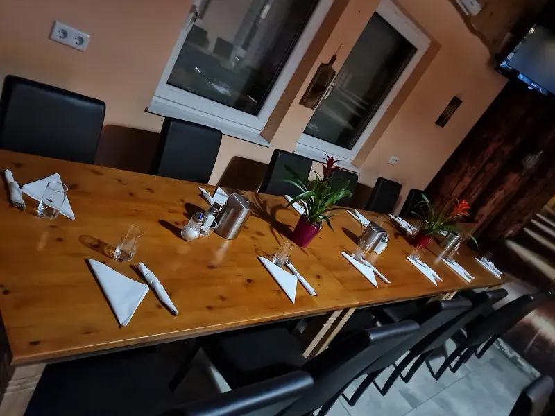 Café moni bistro burger & kebap Haus_Köris_slider_image_1