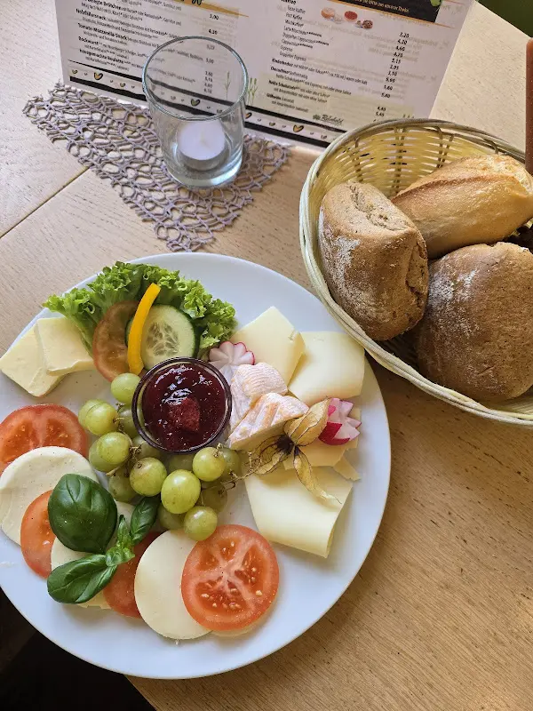 Leonie Scharbach_Rats-Café - Our Bäcker Reinhold GmbH_Fürstenberg/Havel_reseña