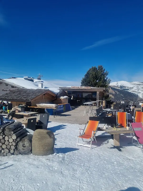 J van der L_Baita Saslonch_Italy_review