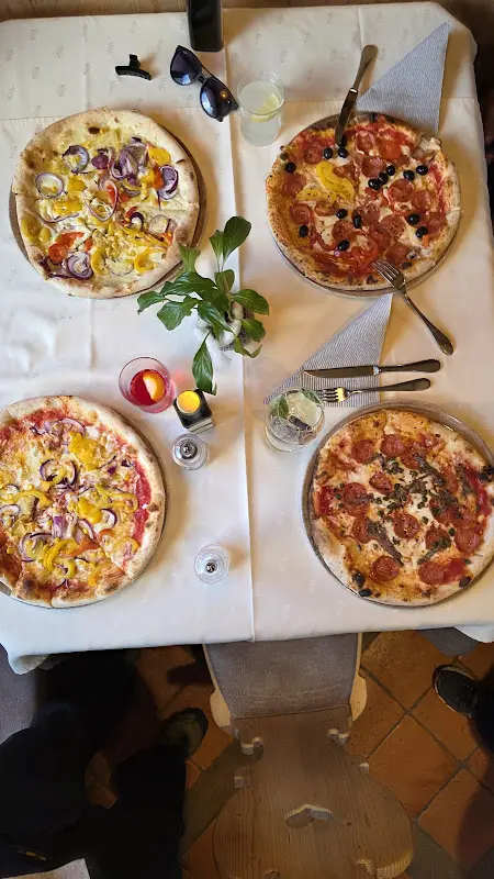 globetrotter sm_Pizzeria Restaurant L Ciamin_Italy_review