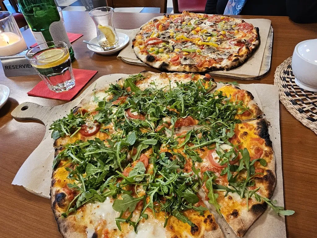 Fellini Holzofenpizza & Salate_Mosbach_slider_image_3