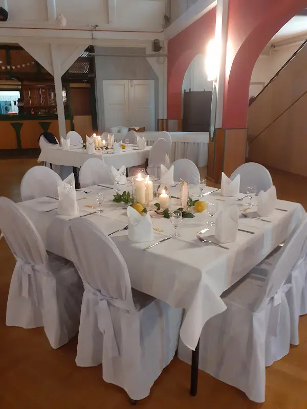 Gaststätte Zum goldenen Löwen restaurant in Hohenleipisch