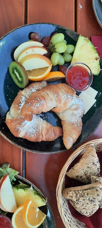 Oliver Saes_Anno 1900 - Cafe Bar Restaurant_Neuendorf_review