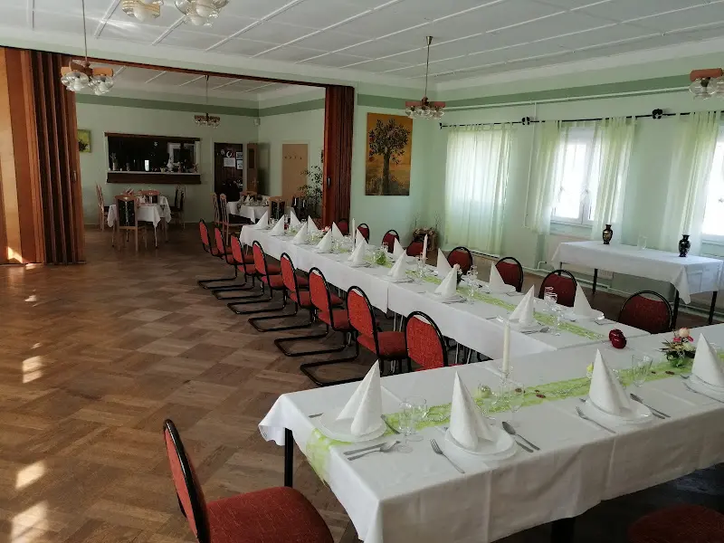 Gaststätte Zum Apfelbaum restaurant in Schenkendöbern