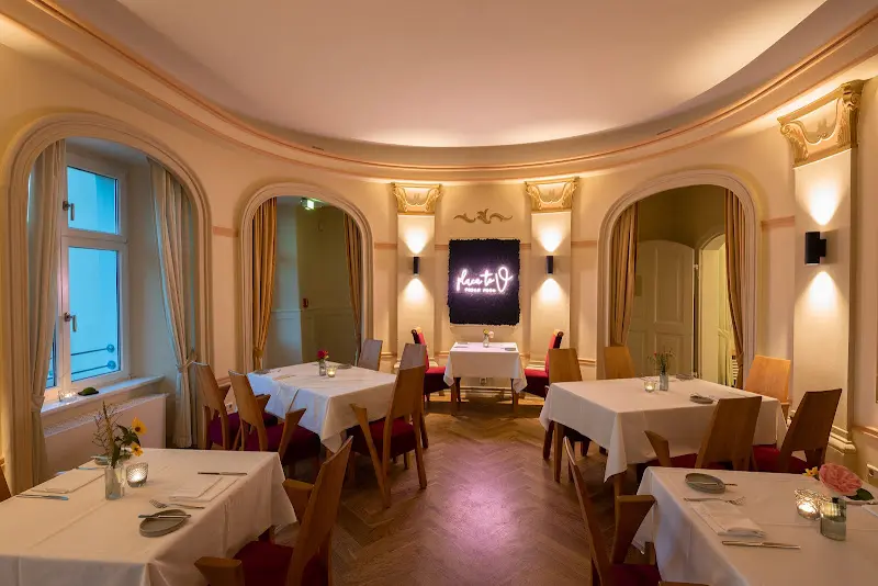 place to V restaurant in (Elbe)