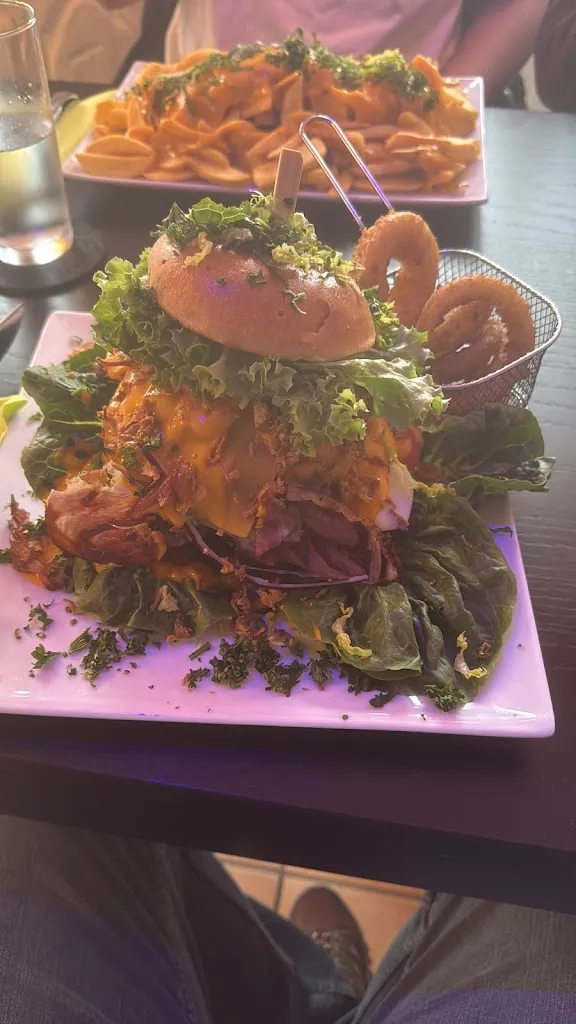 James S_Calvins Burger & Schnitzel House_Birkenfeld_review
