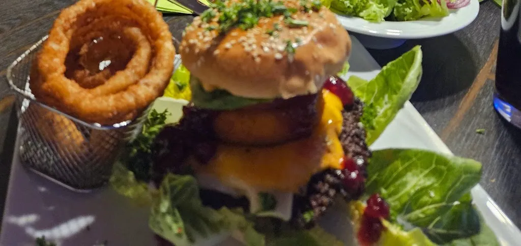 Barbara Jane van Eizenga_Calvins Burger & Schnitzel House_Birkenfeld_review