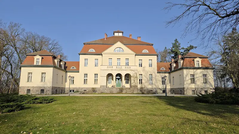 Schloss & Gut Liebenberg - Seehaus_Land_slider_image_3