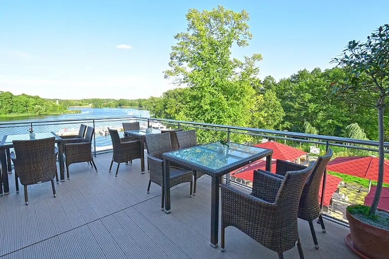 Villa am See - Klubhaus & Hafen restaurant in Wildau