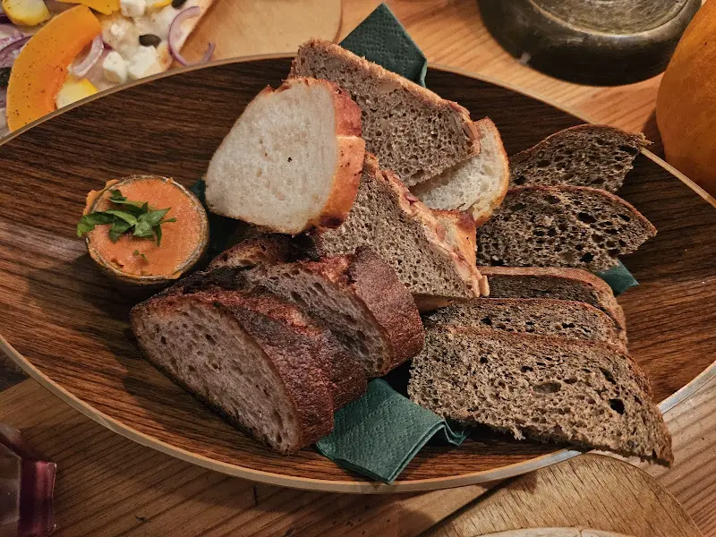 Stefanie Hippe_Weinladen Am Kanal_Wusterhausen_review