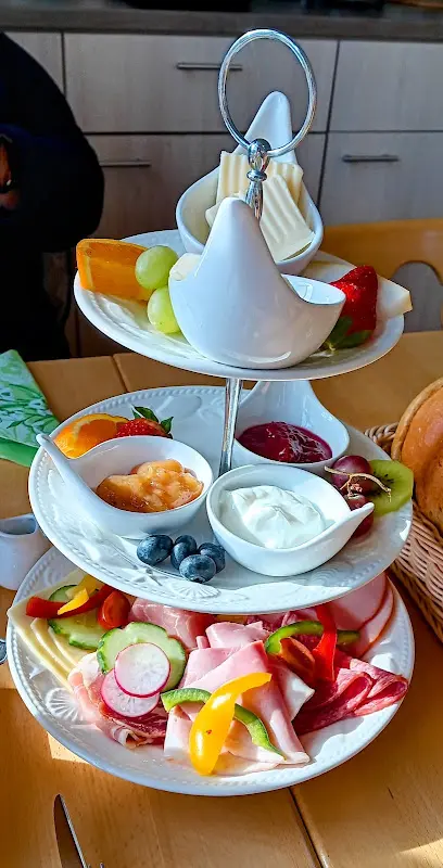 Hiltrud Poplawski_Café Haltepunkt_Plettenberg_review