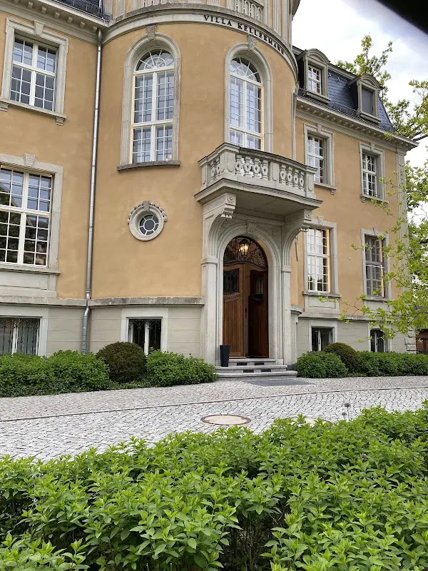 Karim Dernaika_Höfts in der Villa Kellermann_Potsdam_avis