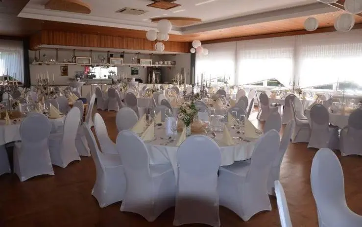 Landgasthaus Rathert - Heinrich Rathert restaurant in Petershagen