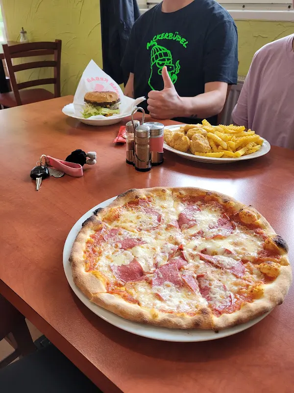 Sophie Tippmann_Schipkau Pizzeria Döner mac‘s_Schipkau_avis