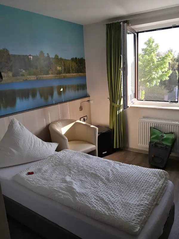 MR-Hotel & lukAs Restaurant-Bar_Schwarzheide_slider_image_3