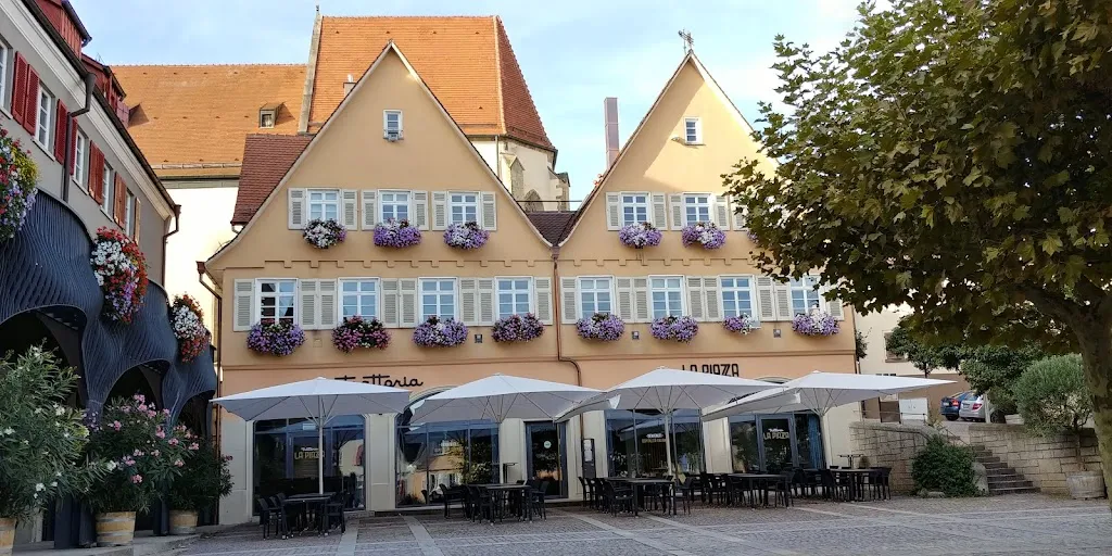 Walter H Groth_La Piazza_Bietigheim-Bissingen_reseña