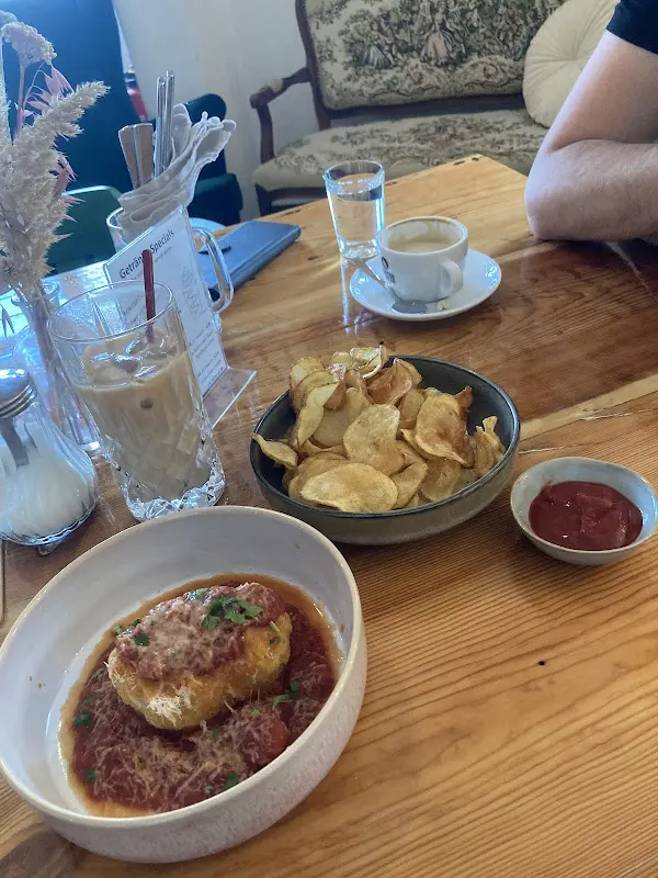 Abigail Pestell_Das Jaartn_Schönefeld_review