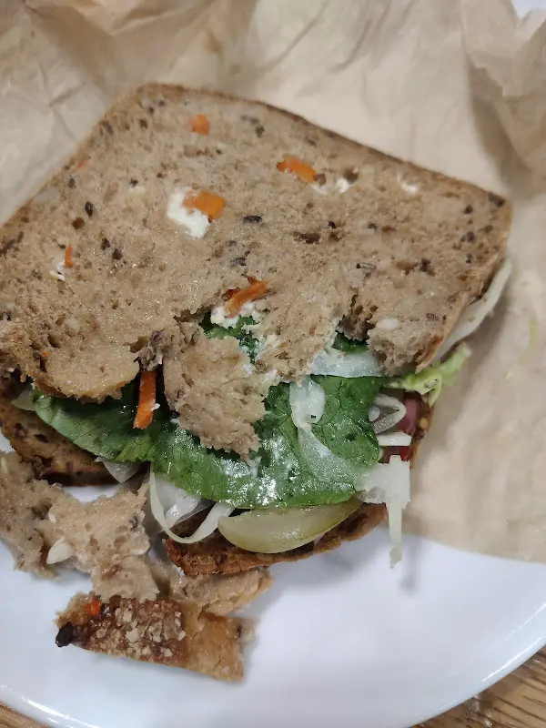 Daniel Hernandez_basta!_Schönefeld_review