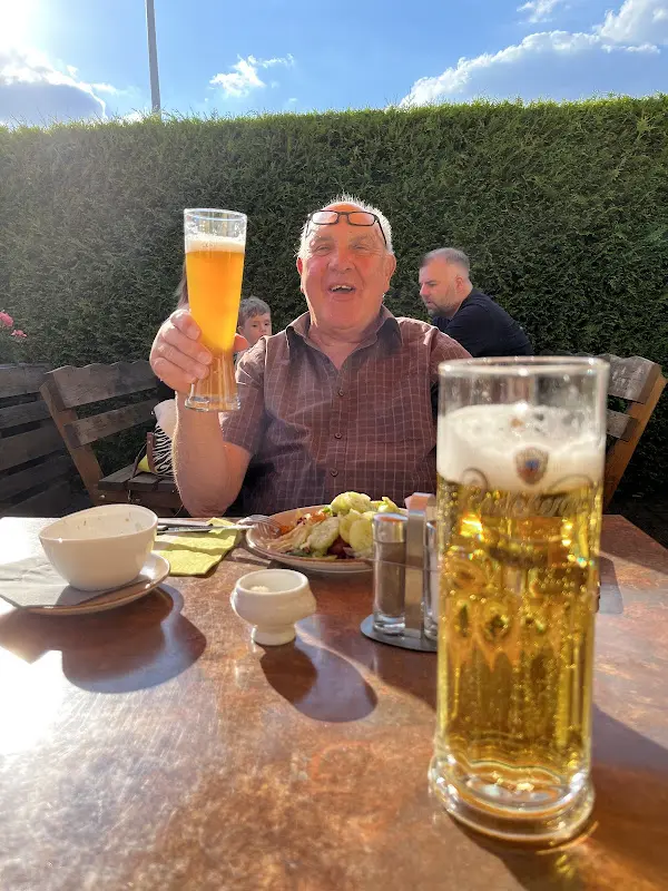 Tony Lea_Gasthaus Zur Hecke_Schönefeld_review