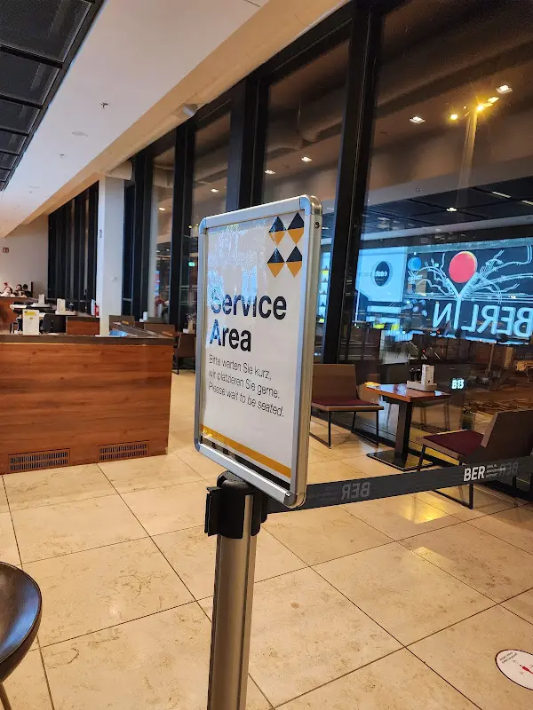 Alexander Belenkiy_East Side Berlin BER_Schönefeld_review