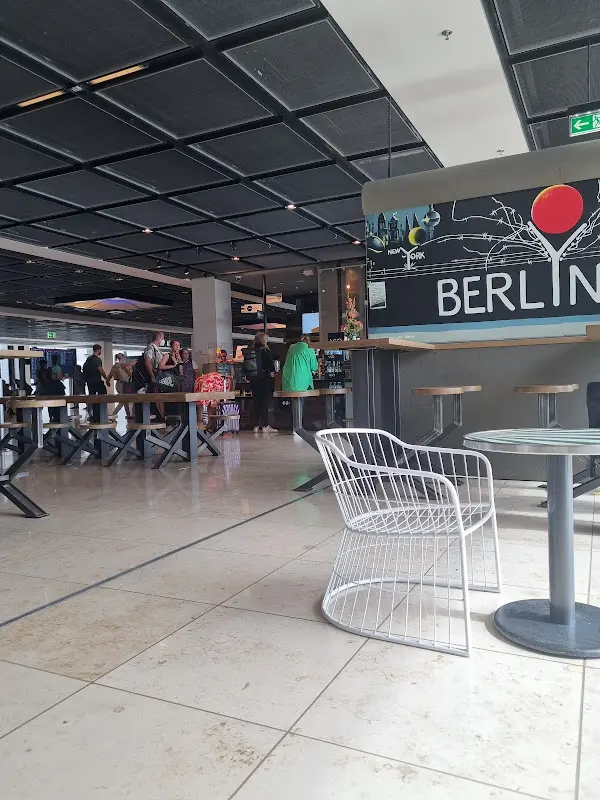 Giorgiana Istrate_East Side Berlin BER_Schönefeld_review