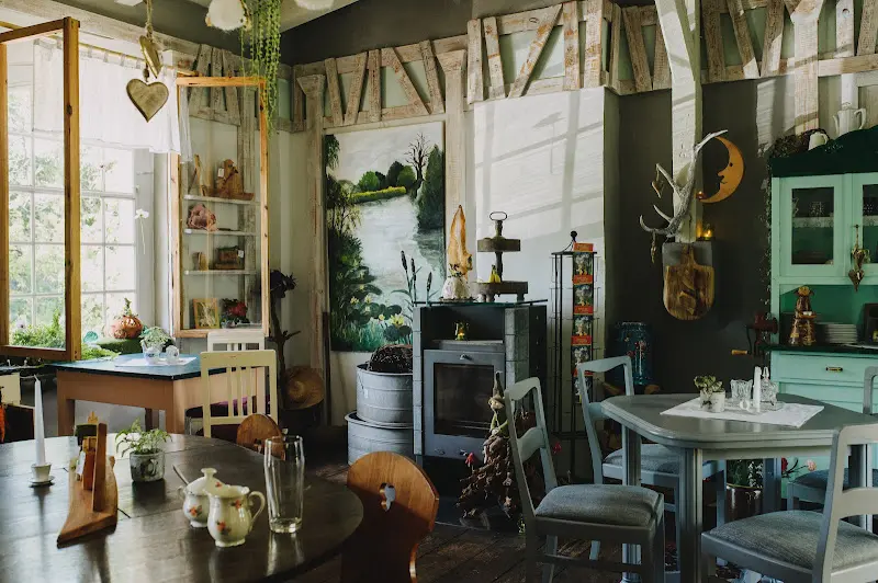 Laden Cafe Mohnamour restaurant in Straupitz