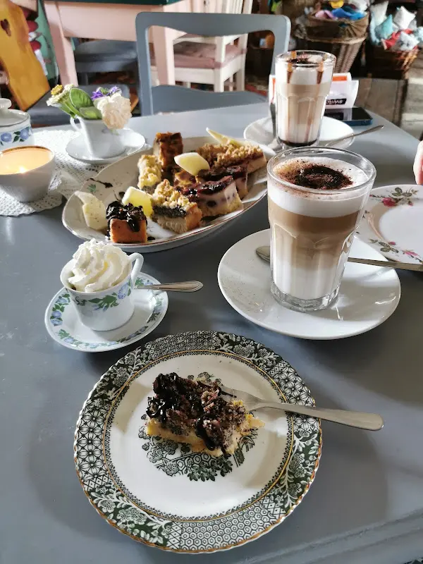 Laden Cafe Mohnamour_Straupitz_slider_image_3