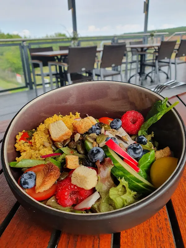 Ewa Z_Tower Restaurant Cockpit_Trebbin_reseña