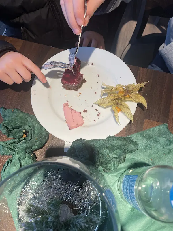 Aircraft Partner_Tower Restaurant Cockpit_Trebbin_reseña