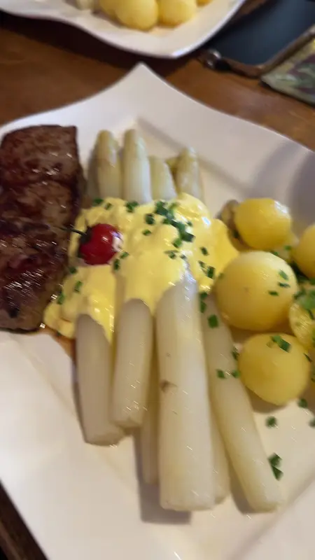 Holz-Weisbrodt Restaurant Stammhaus_Berg_slider_image_2