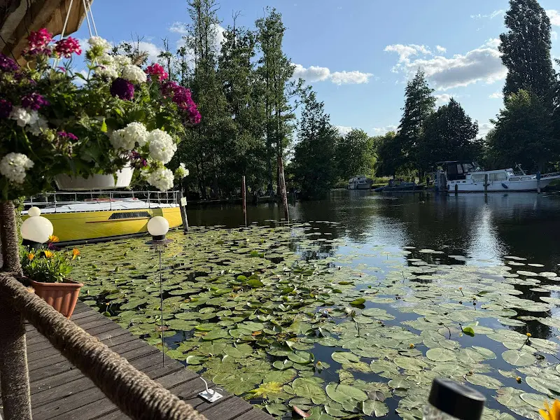 CHRISTINA AKRITIDOU_Taverna Viktoria_Zehdenick_review