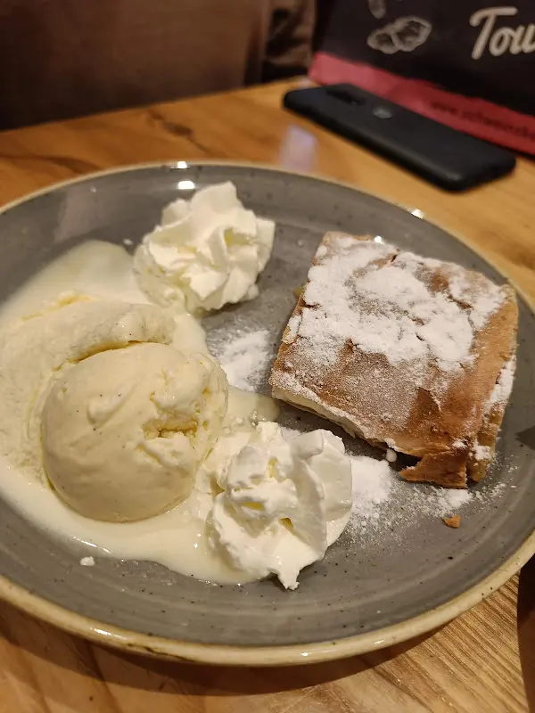 Rahul R_Schweinske Restaurant in Hamburg Ottensen / Altona - Schnitzel, Burger &_Hamburg_review