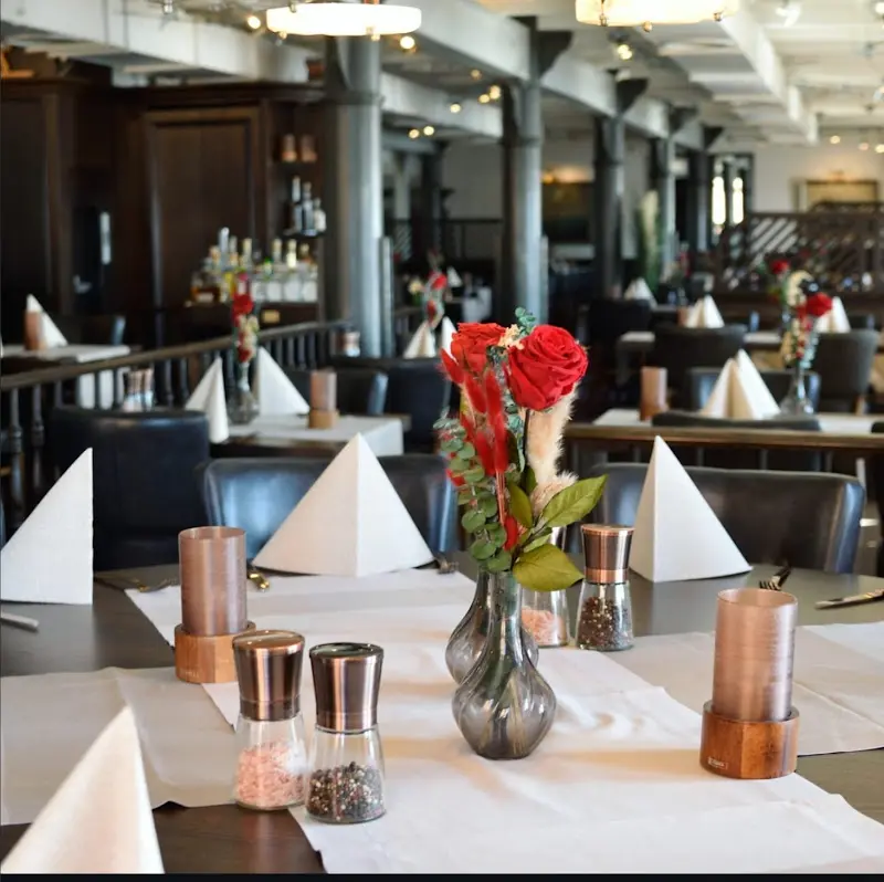 Restaurant - Hamburger Elbspeicher_Hamburg_slider_image_1